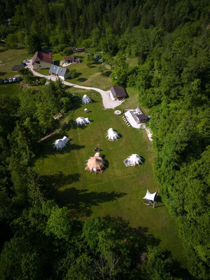 Hotel Glamping Gozdna Jasa Bovec Esterno foto