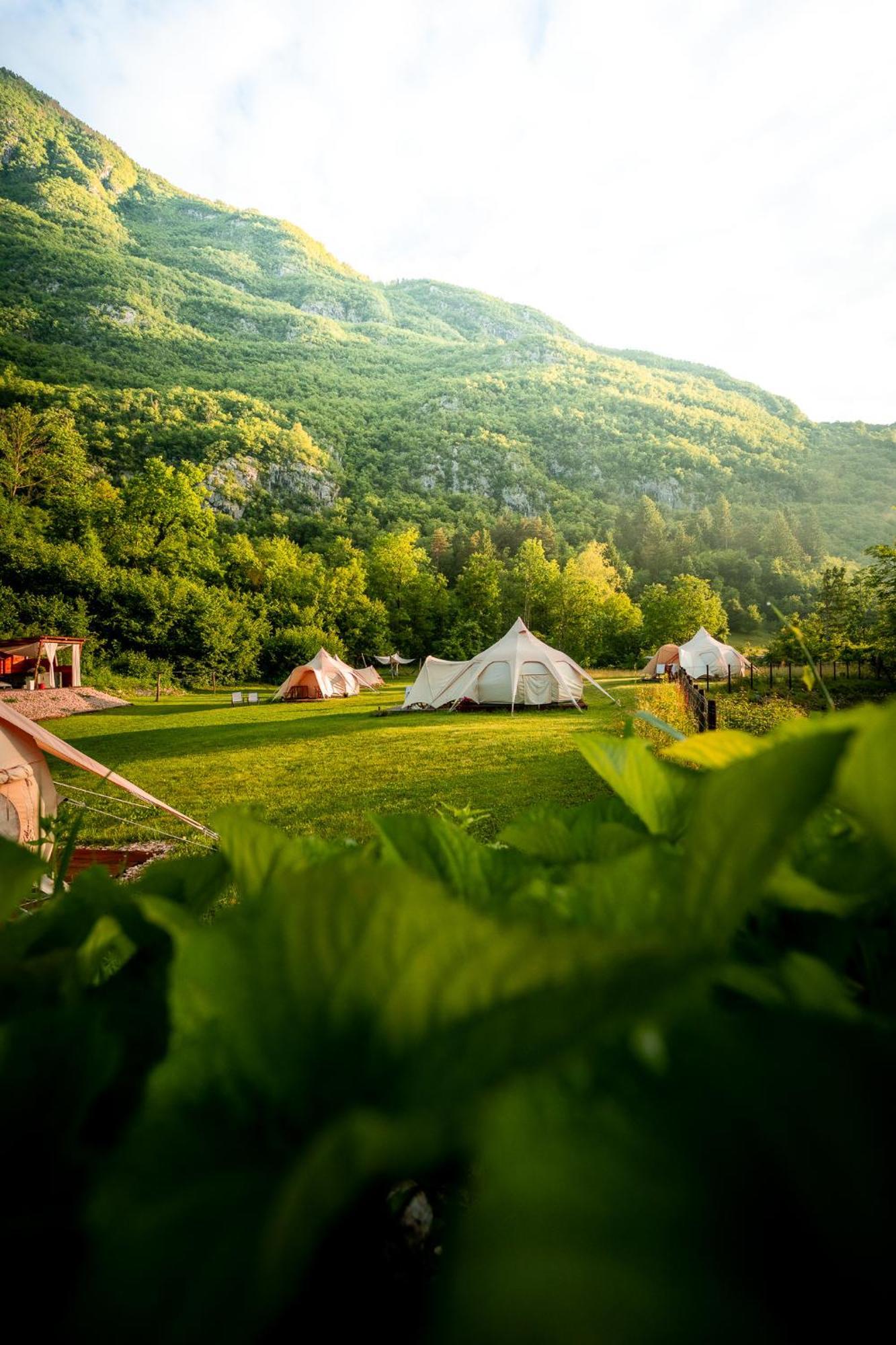 Hotel Glamping Gozdna Jasa Bovec Esterno foto