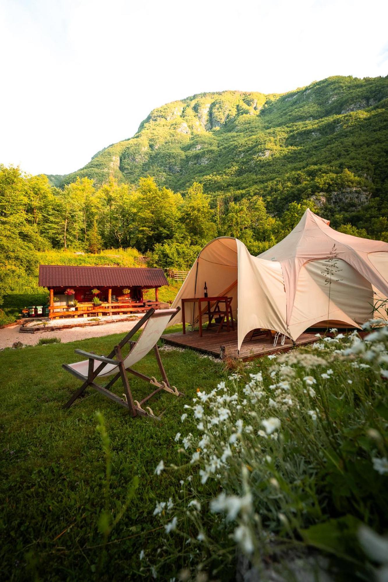 Hotel Glamping Gozdna Jasa Bovec Esterno foto