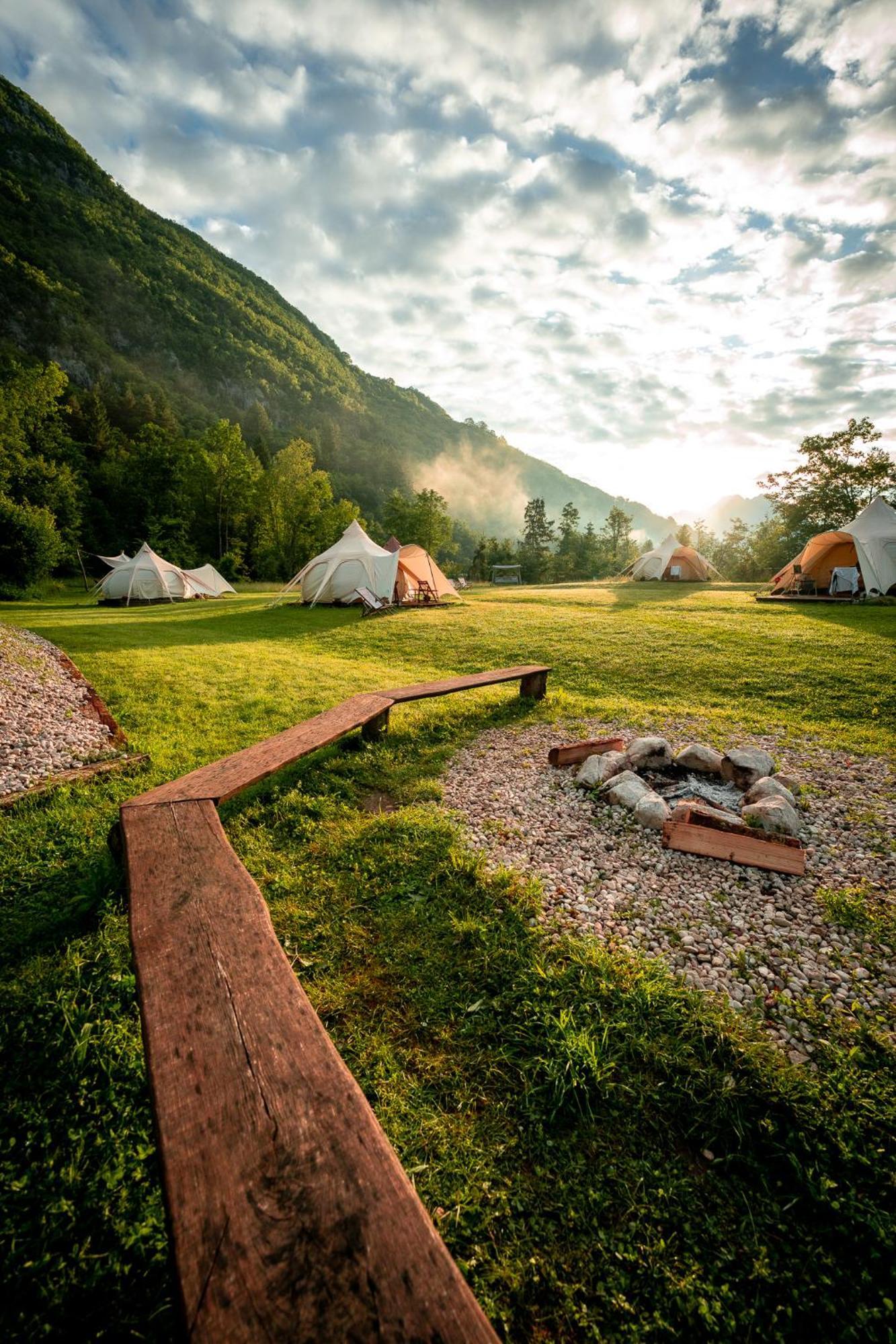 Hotel Glamping Gozdna Jasa Bovec Esterno foto