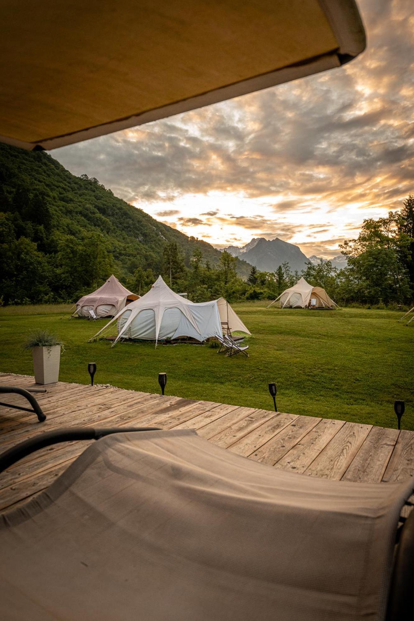 Hotel Glamping Gozdna Jasa Bovec Esterno foto
