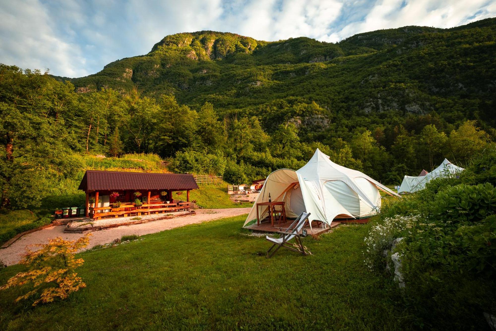 Hotel Glamping Gozdna Jasa Bovec Esterno foto