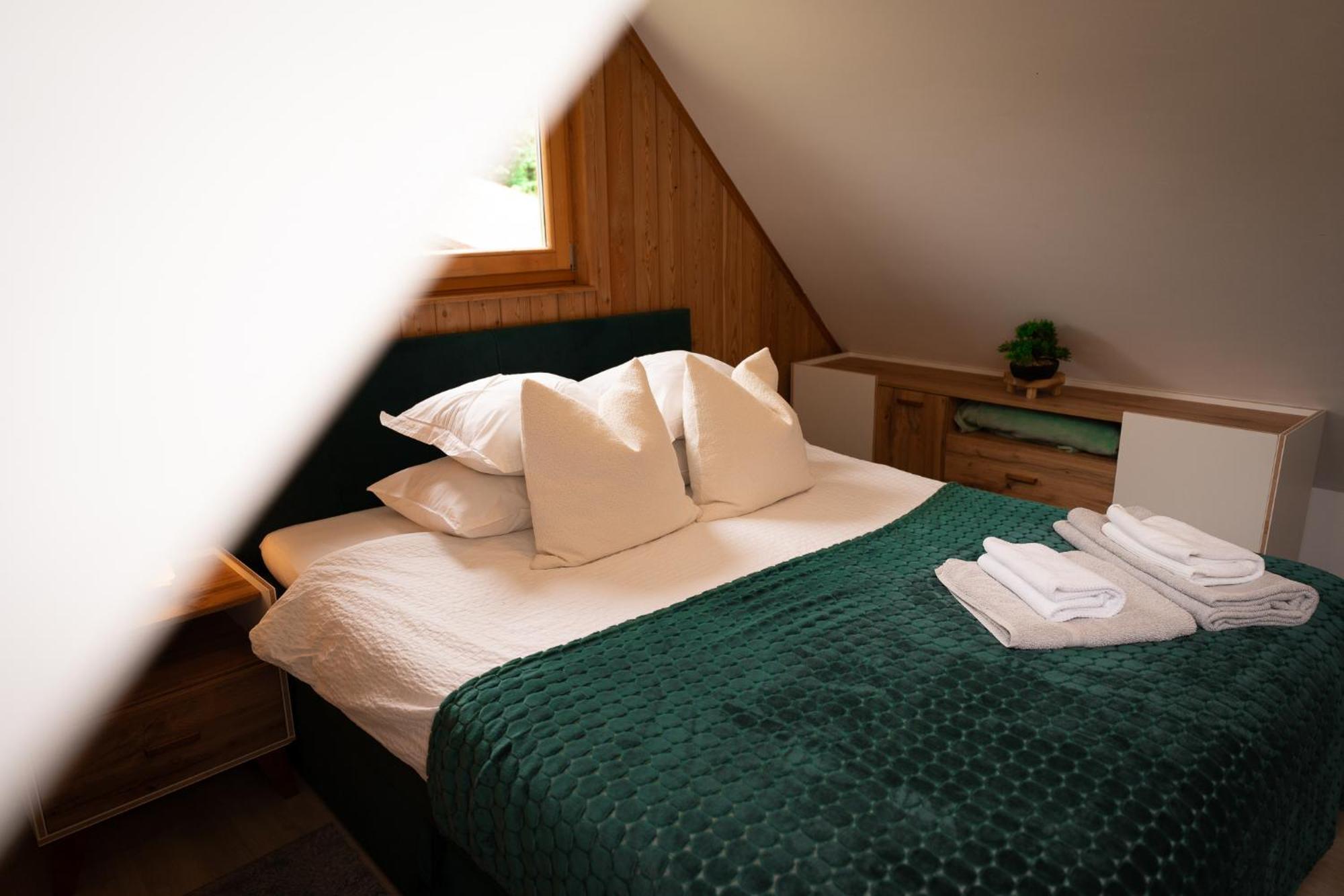 Hotel Glamping Gozdna Jasa Bovec Esterno foto