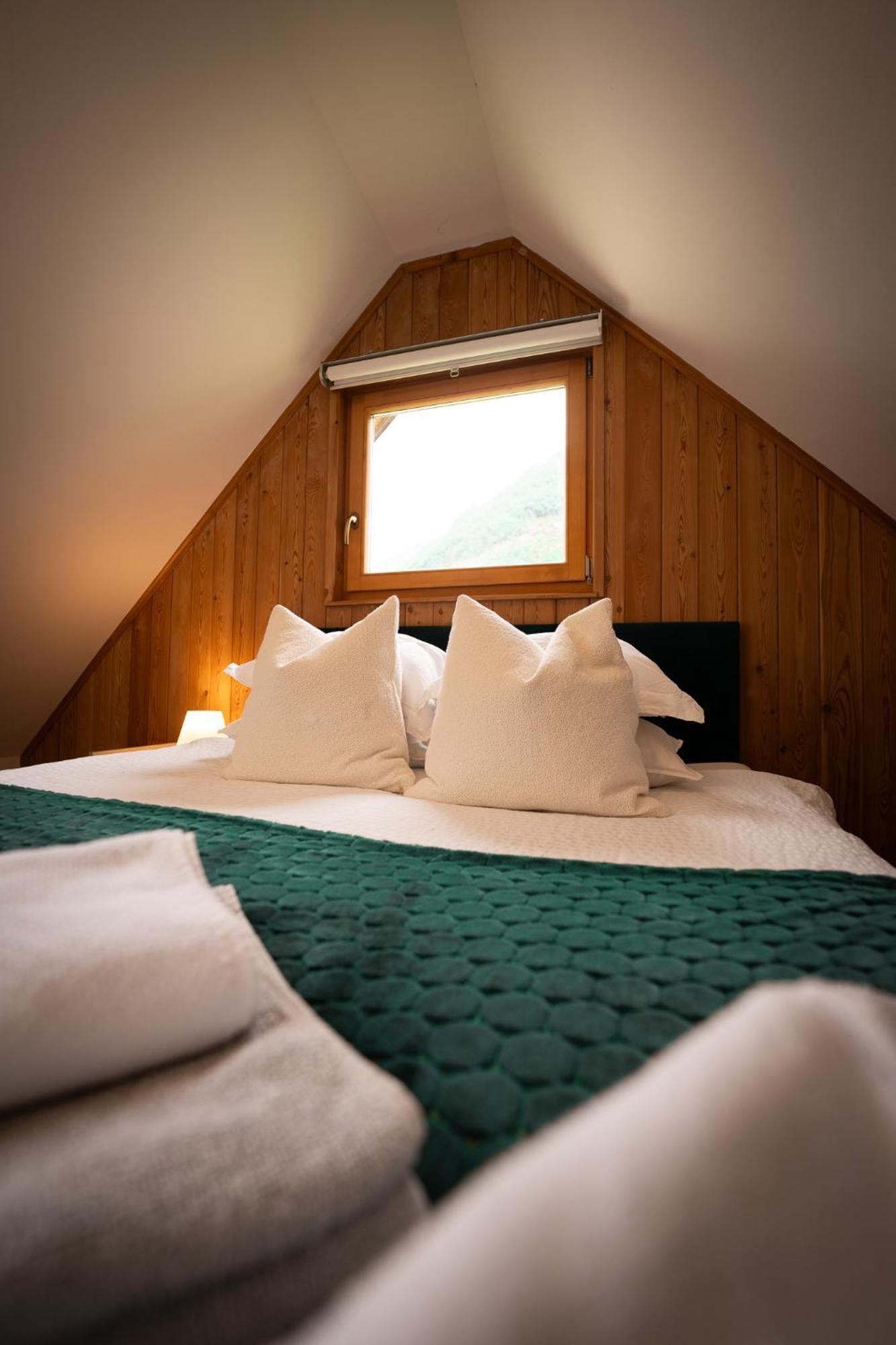 Hotel Glamping Gozdna Jasa Bovec Esterno foto