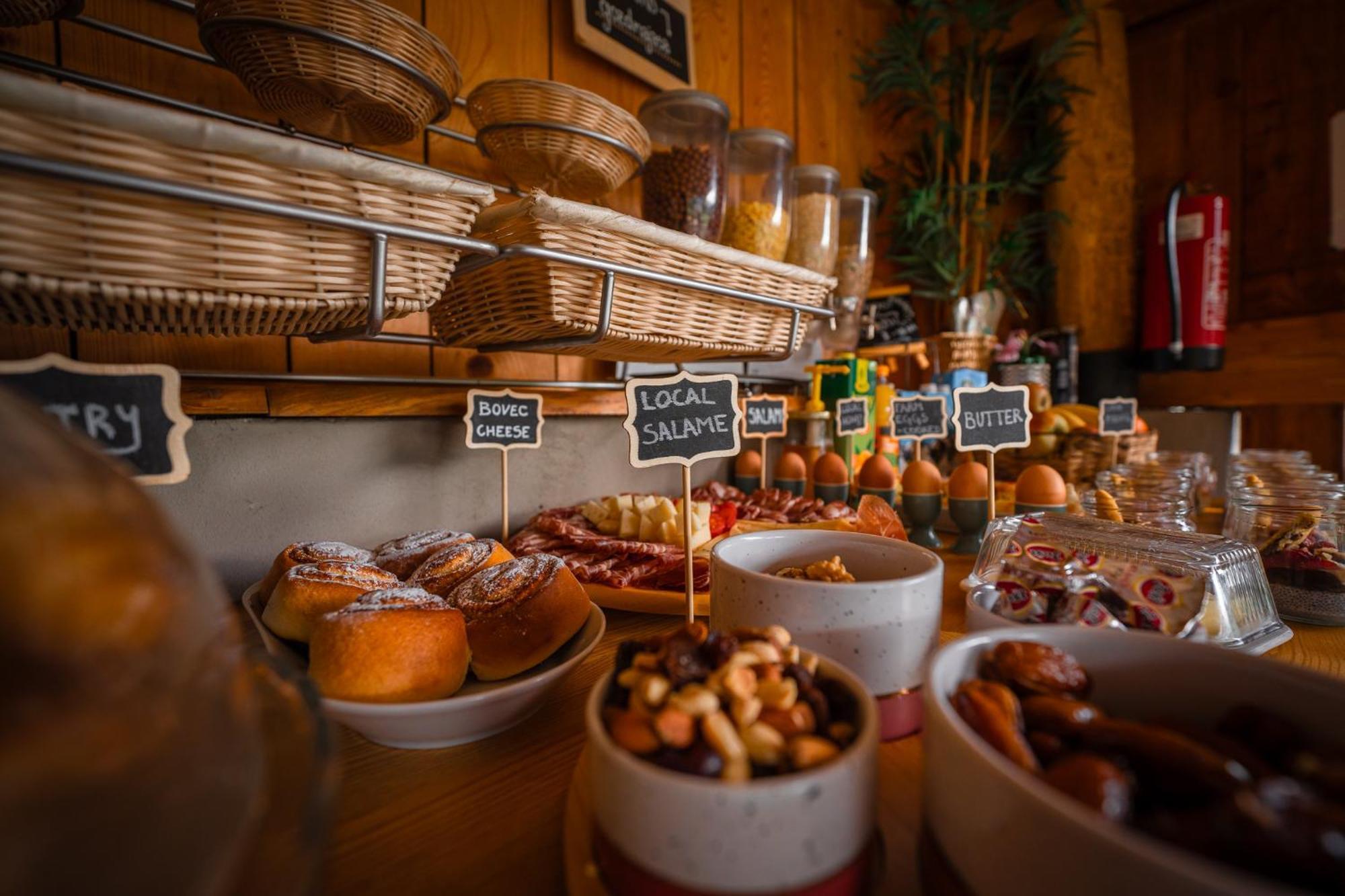 Hotel Glamping Gozdna Jasa Bovec Esterno foto