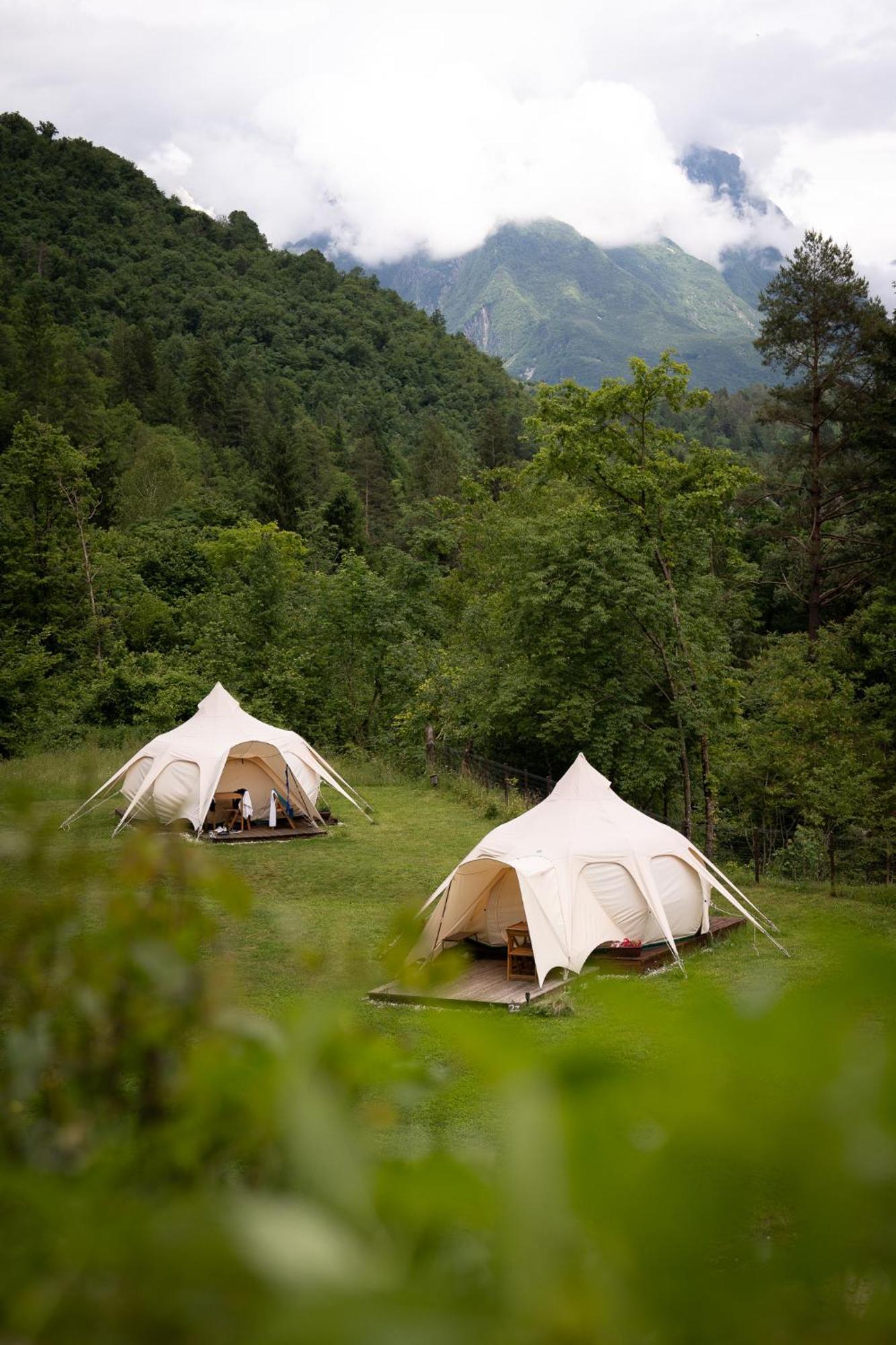 Hotel Glamping Gozdna Jasa Bovec Esterno foto