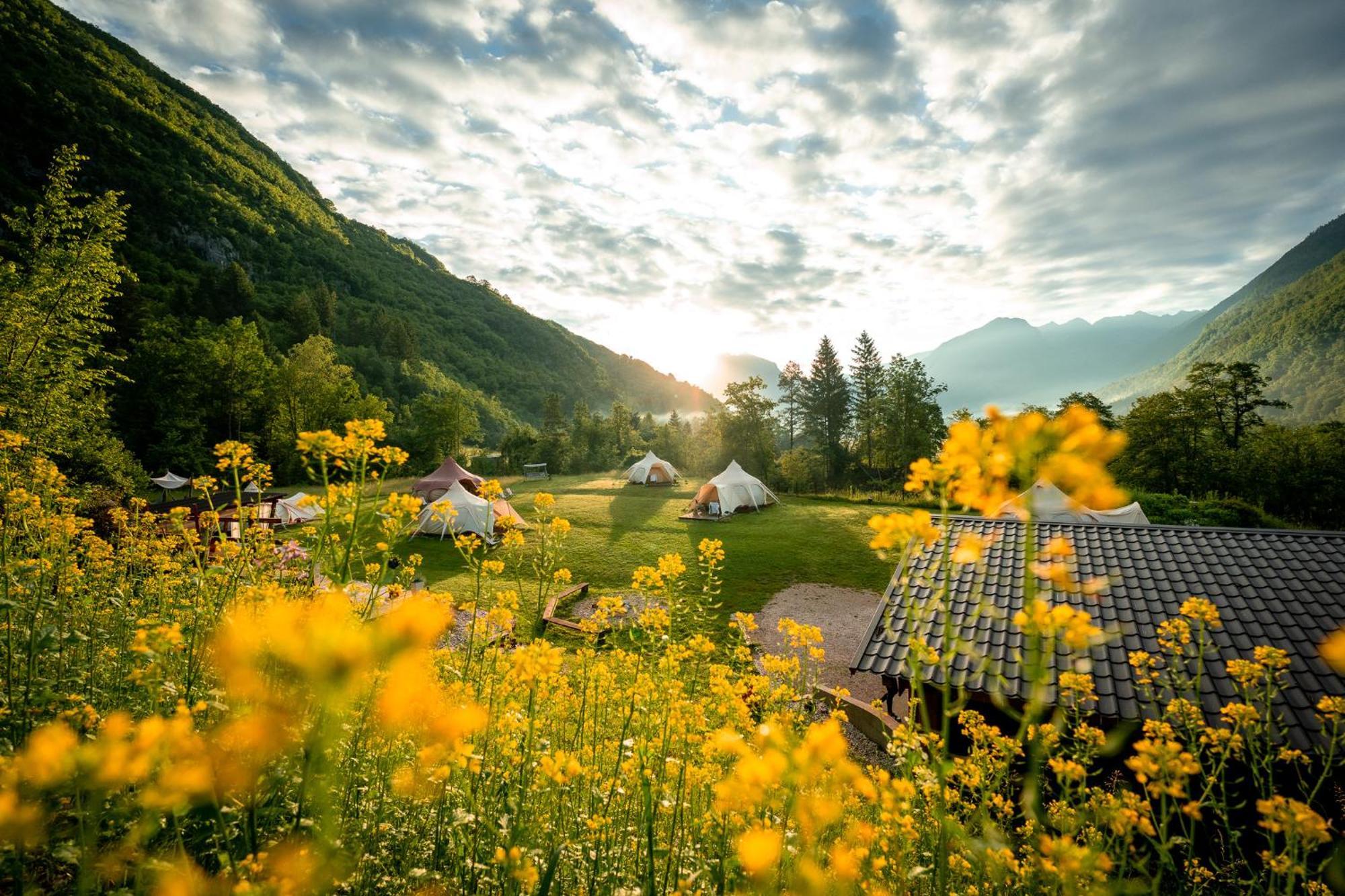 Hotel Glamping Gozdna Jasa Bovec Esterno foto